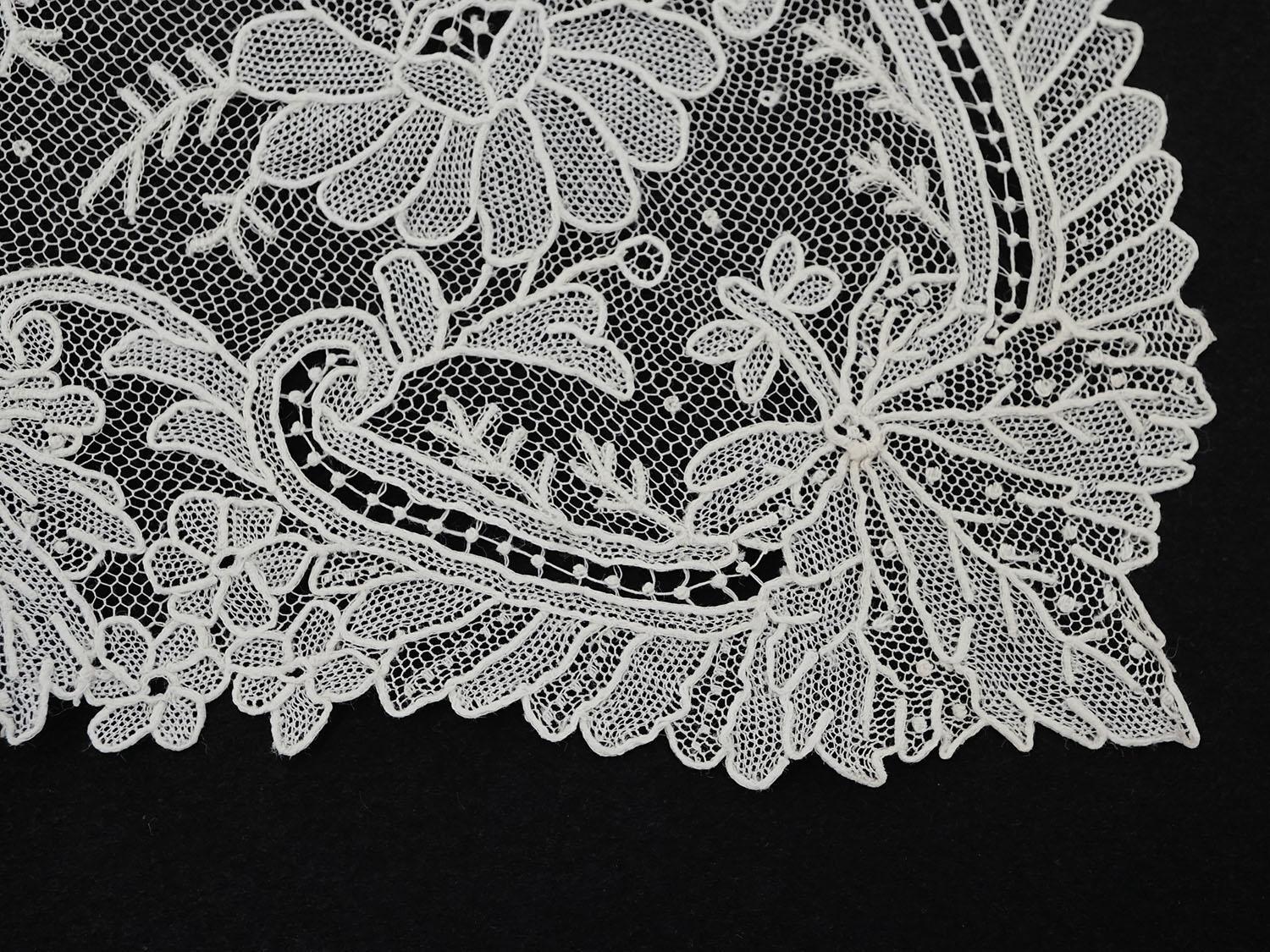 画像6: 19世紀 アンティーク ポワンドガーズ 結婚式のハンカチ【 ポワン・ド・ガーズ 】 (6)