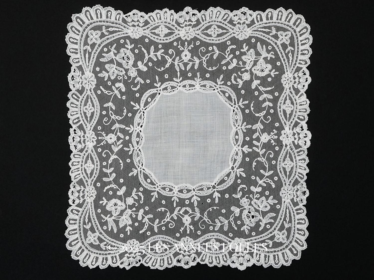 画像1: 19世紀末 アンティーク  結婚式のハンカチ 薔薇模様 アプリカシオン・アングルテール (ボビンレース)  (1)
