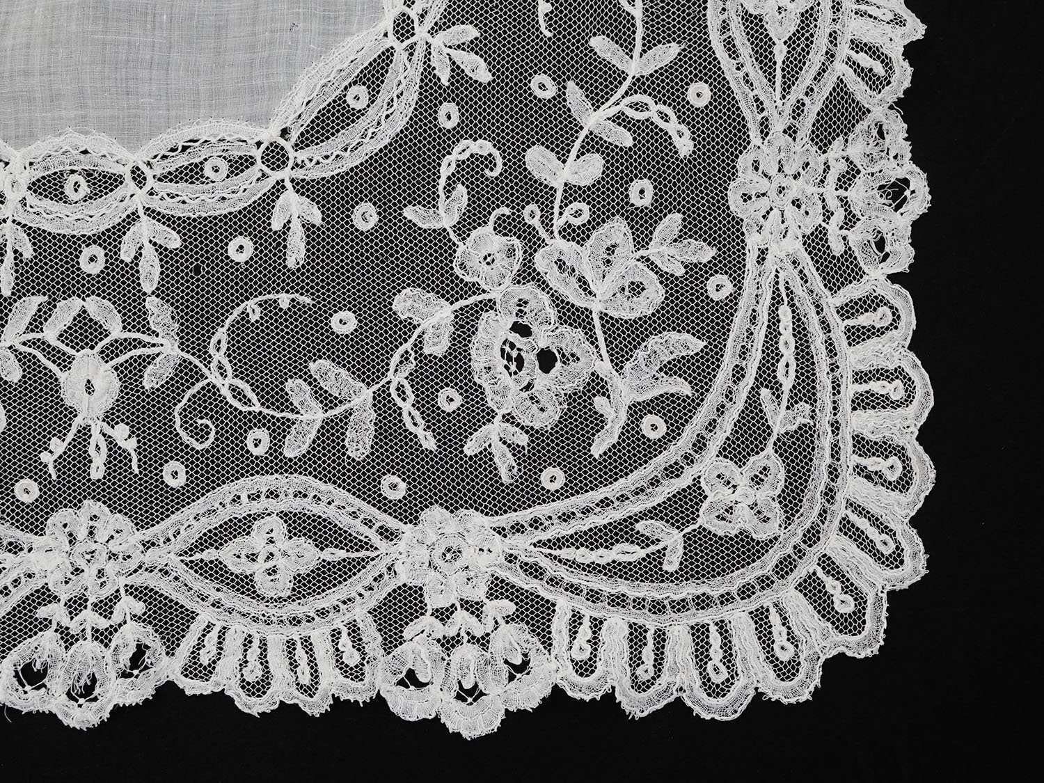 画像5: 19世紀末 アンティーク  結婚式のハンカチ 薔薇模様 アプリカシオン・アングルテール (ボビンレース)  (5)