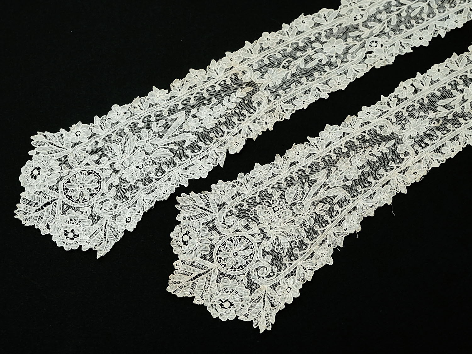 アンティーク ポワンドヴェニス フルール・ド・リス 騎士の百合紋 プチドイリー 楽天市場】フルール・ド・リス（ジュエリー・アクセサリー）の通販