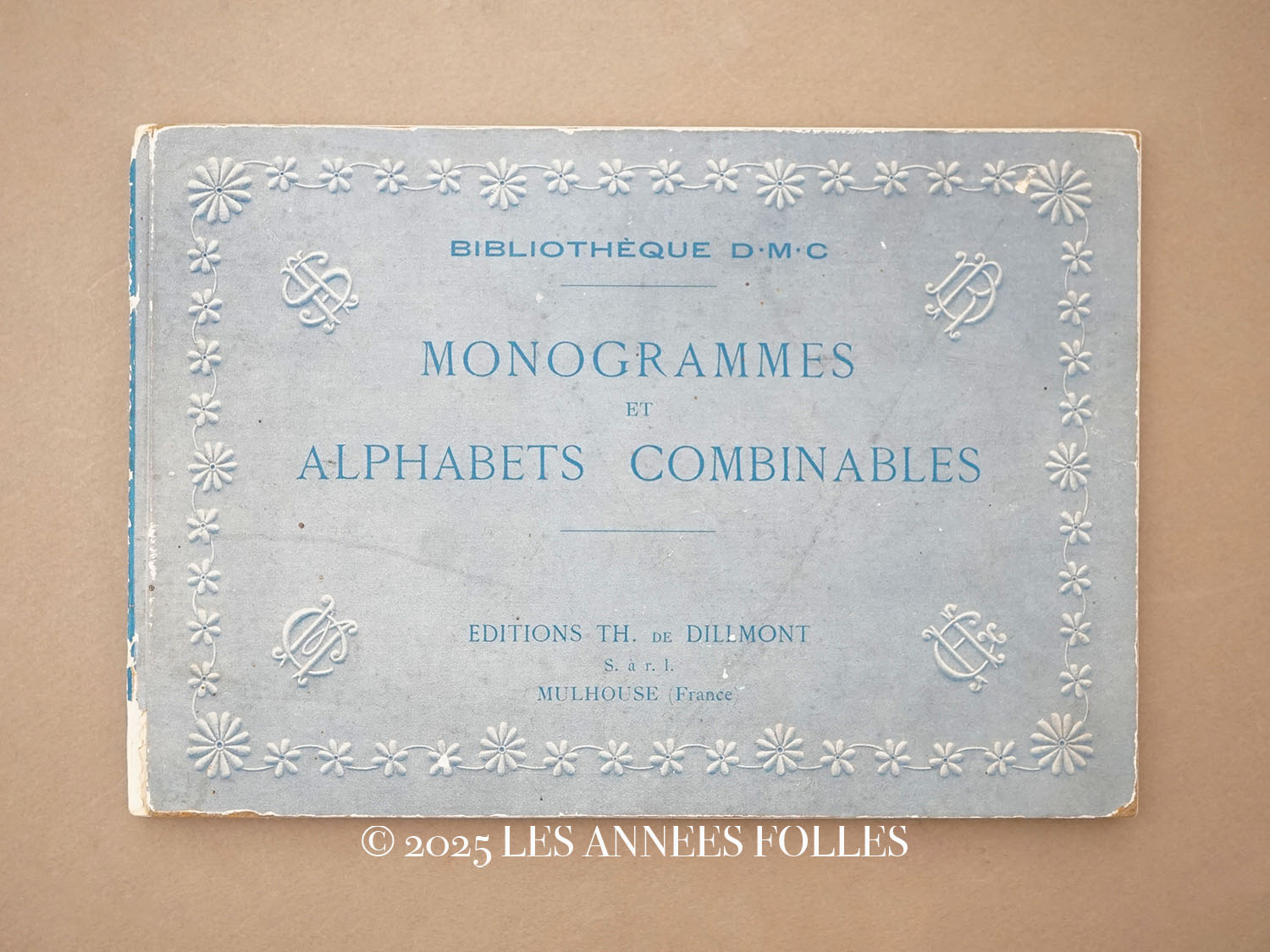 画像1: アンティーク DMC 刺繍図案帳 MONOGRAMMES ET ALPHABETS COMBINABLES - BIBLIOTHEQUE D.M.C - (1)
