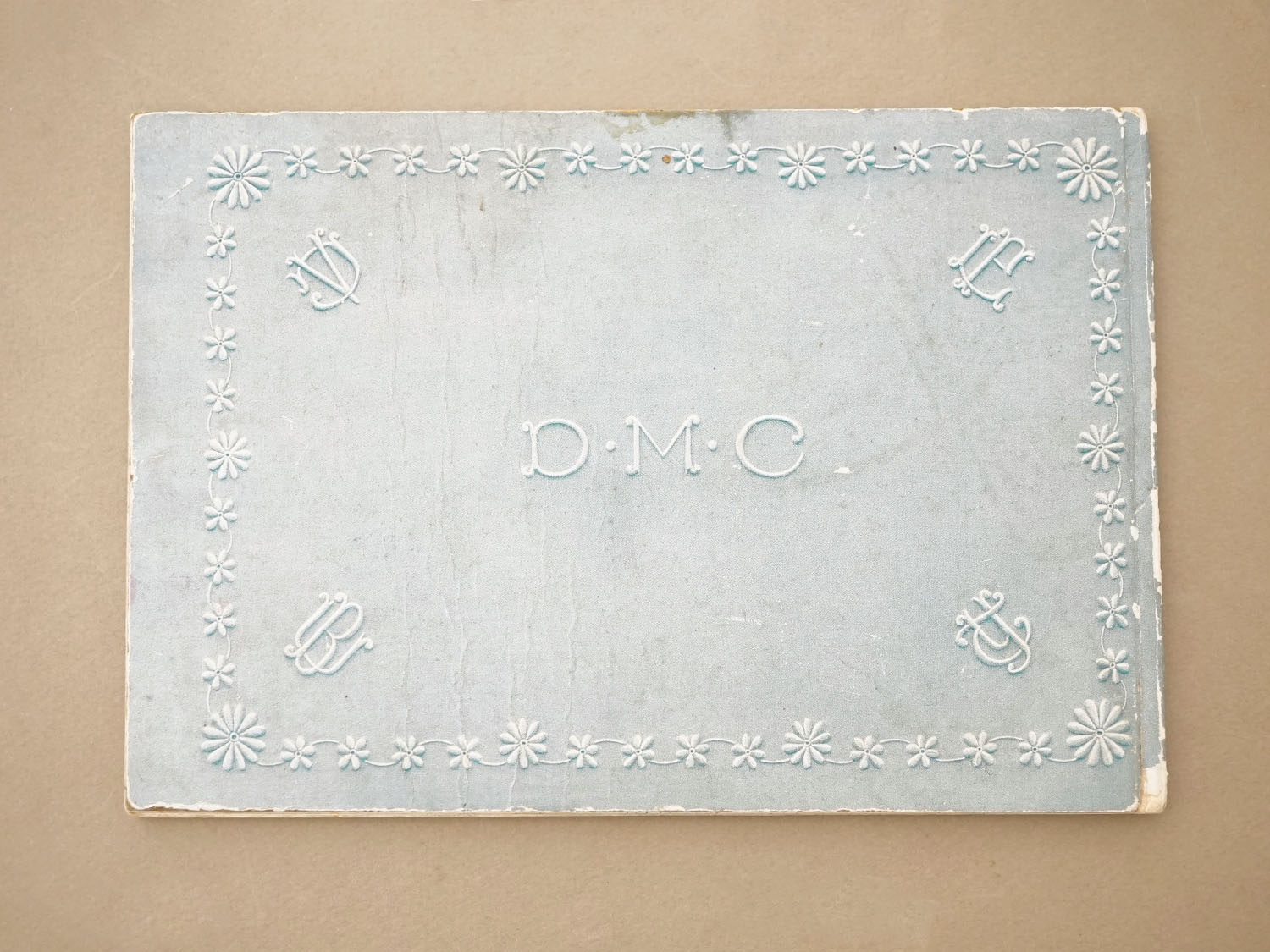 画像2: アンティーク DMC 刺繍図案帳 MONOGRAMMES ET ALPHABETS COMBINABLES - BIBLIOTHEQUE D.M.C - (2)