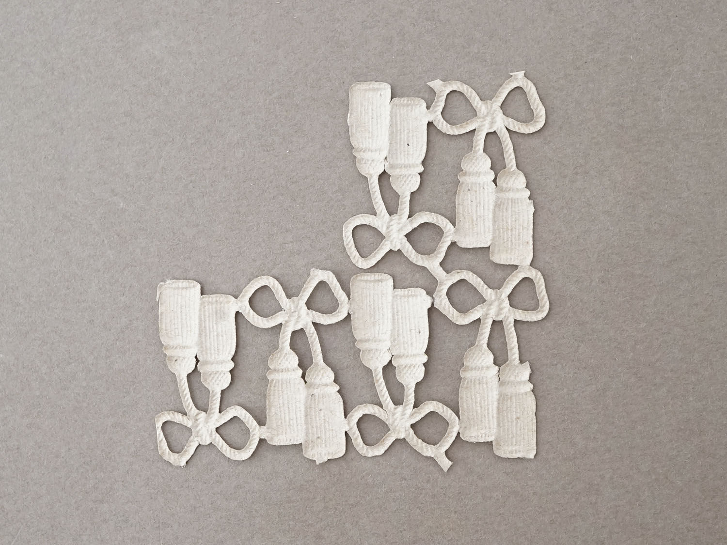 画像6: 1900年頃 アンティーク 小さなタッセル ダイカットクロモ 5〜6点のセット (6)