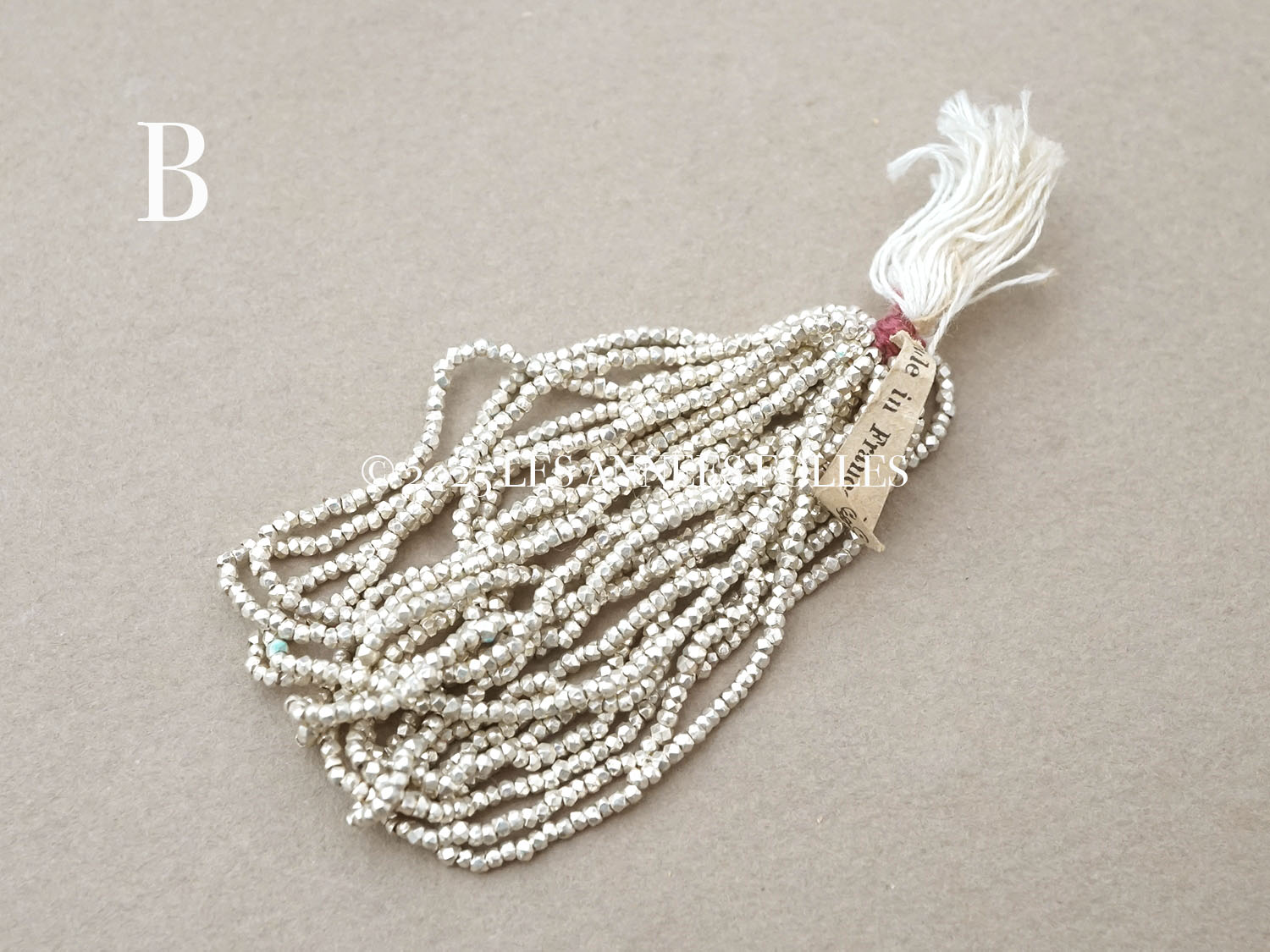 画像5: 【セール対象外】【クーポン対象外】アンティーク メタルビーズ 極小 カット入り ホワイトシルバー メタル製 ビーズ P6 (5)