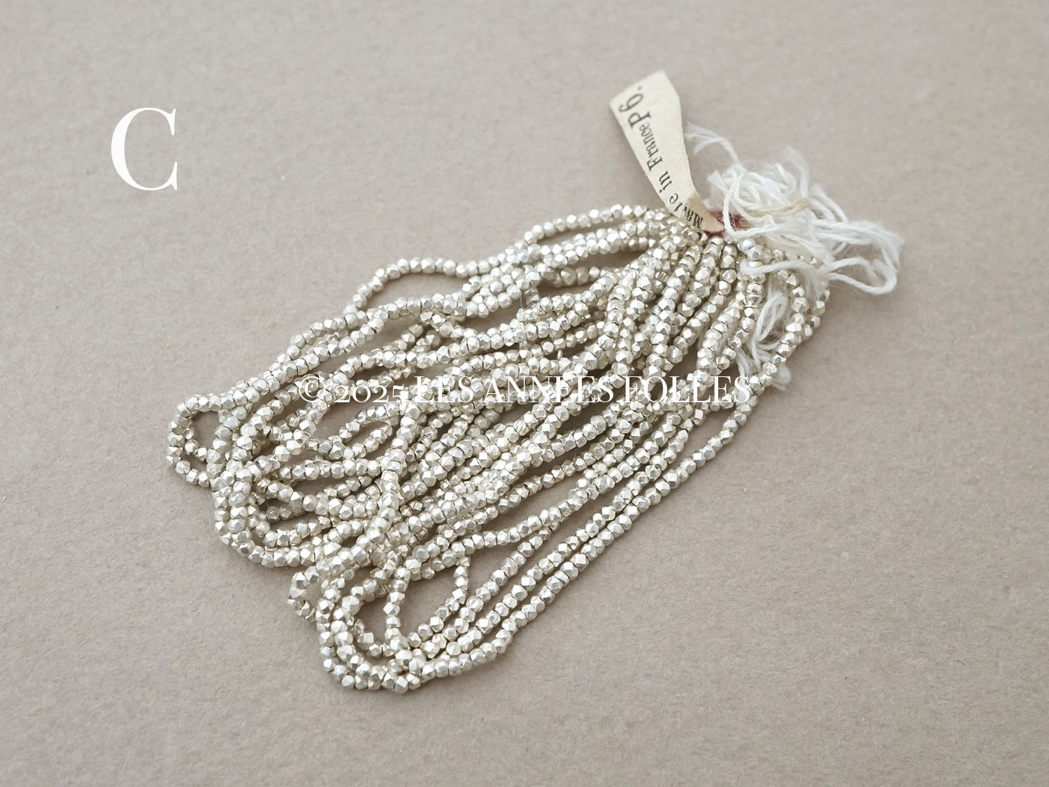 画像7: 【セール対象外】【クーポン対象外】アンティーク メタルビーズ 極小 カット入り ホワイトシルバー メタル製 ビーズ P6 (7)