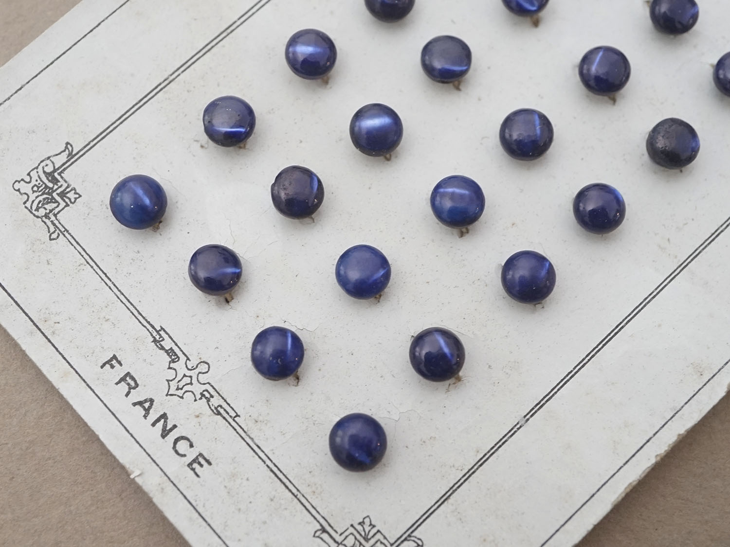 画像3: アンティーク マザーオブパール製 極小 ボタン 5mm 24ピース ウルトラマリンブルー シェルボタン (3)