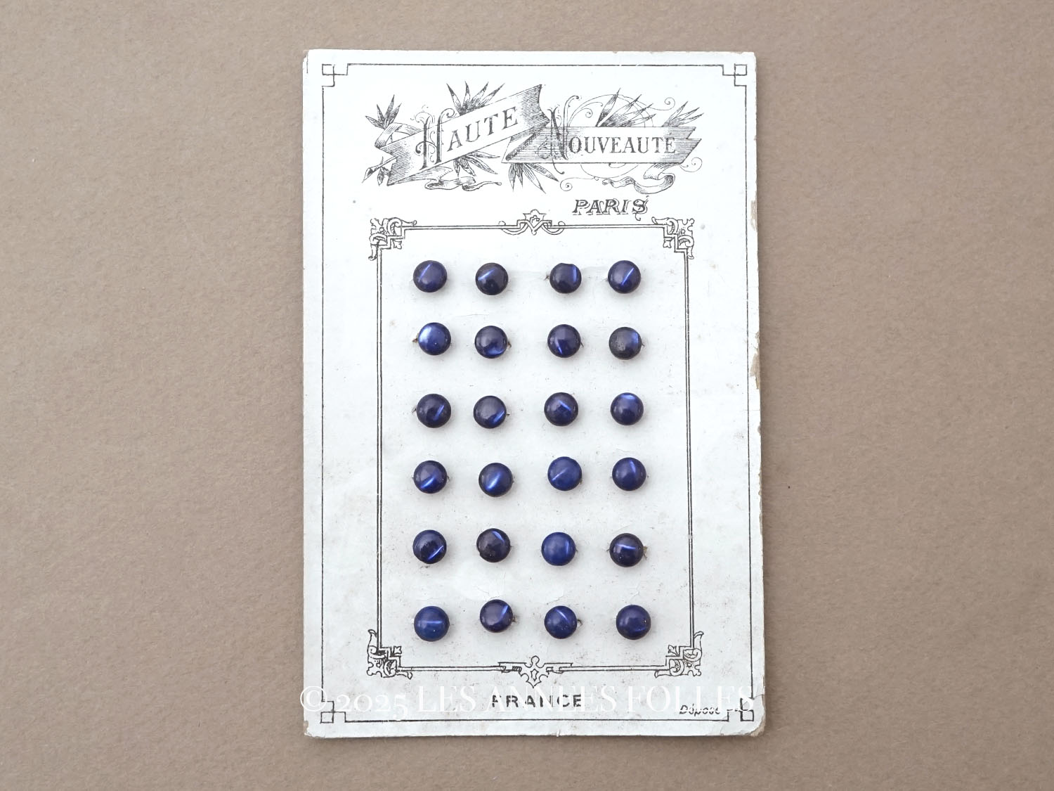 画像1: アンティーク マザーオブパール製 極小 ボタン 5mm 24ピース ウルトラマリンブルー シェルボタン (1)