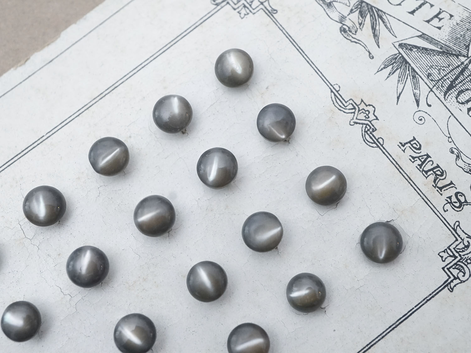 画像9: アンティーク マザーオブパール製 極小 ボタン 5mm 24ピース シェルボタン チャコールグレー (9)