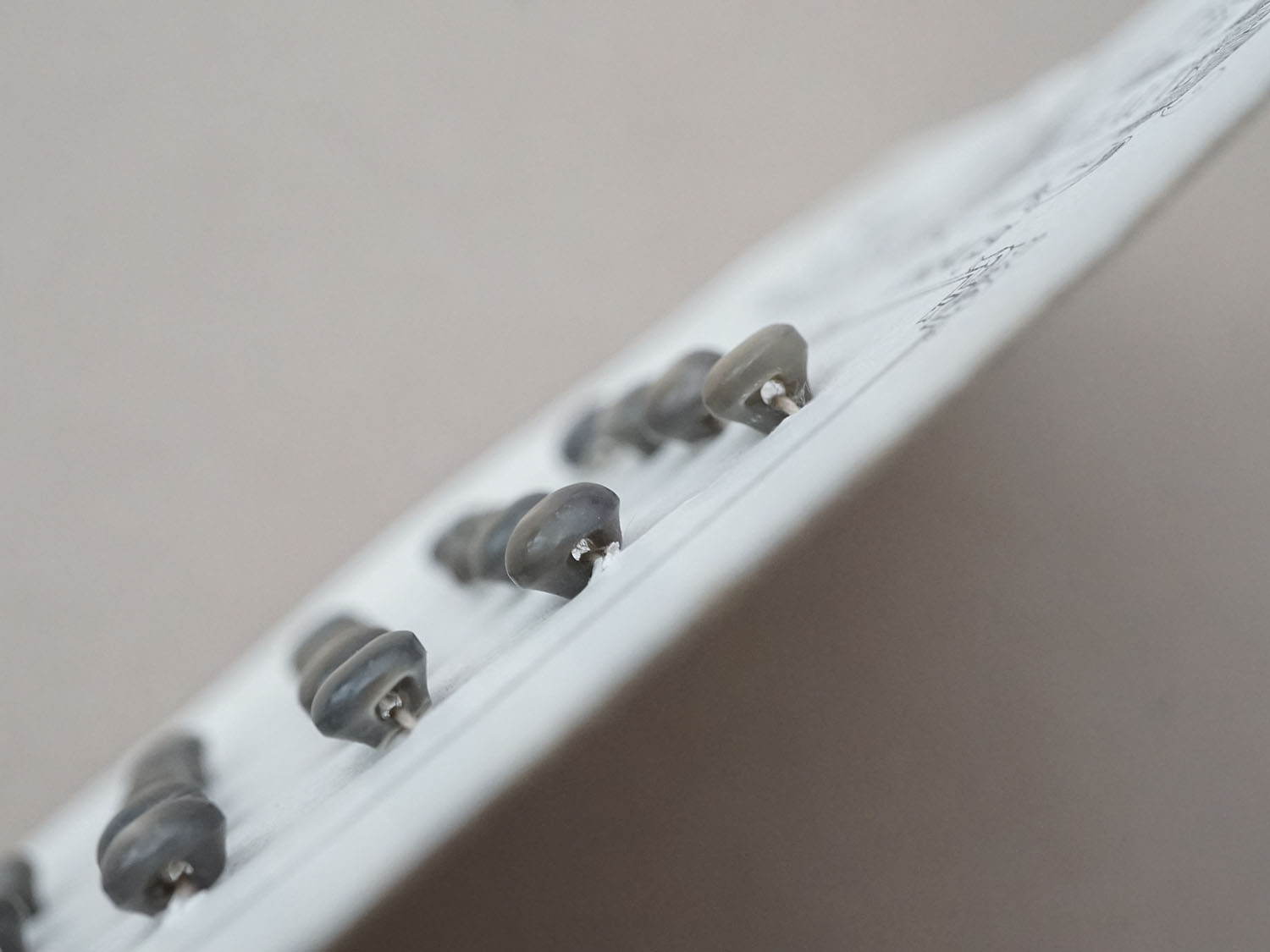 画像7: アンティーク マザーオブパール製 極小 ボタン 5mm 24ピース シェルボタン チャコールグレー (7)