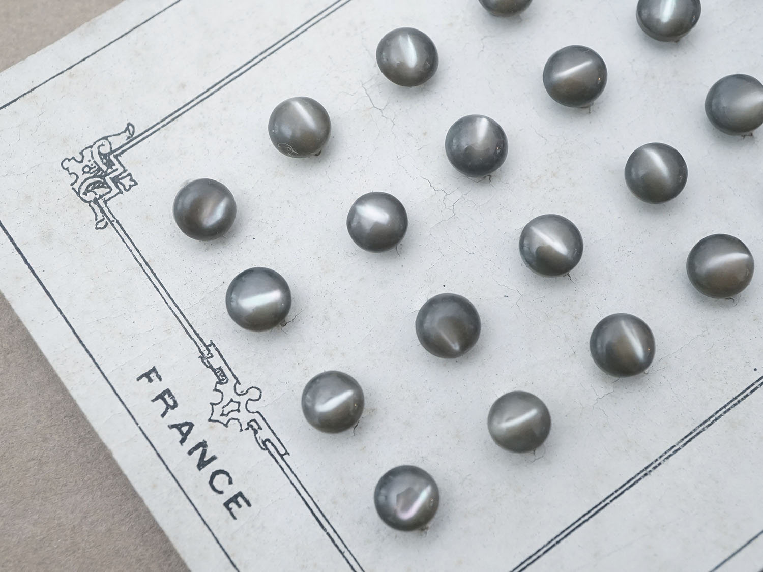 画像10: アンティーク マザーオブパール製 極小 ボタン 5mm 24ピース シェルボタン チャコールグレー (10)