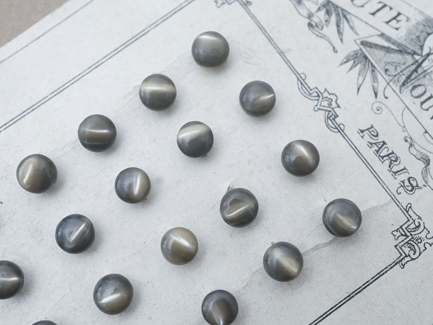 画像12: アンティーク マザーオブパール製 極小 ボタン 5mm 24ピース シェルボタン チャコールグレー (12)
