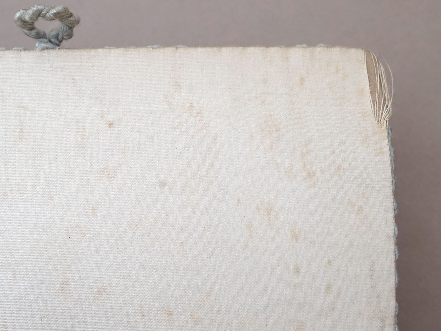 画像11: アンティーク リボン刺繍 パウダーブルーのシルクボックス  (11)