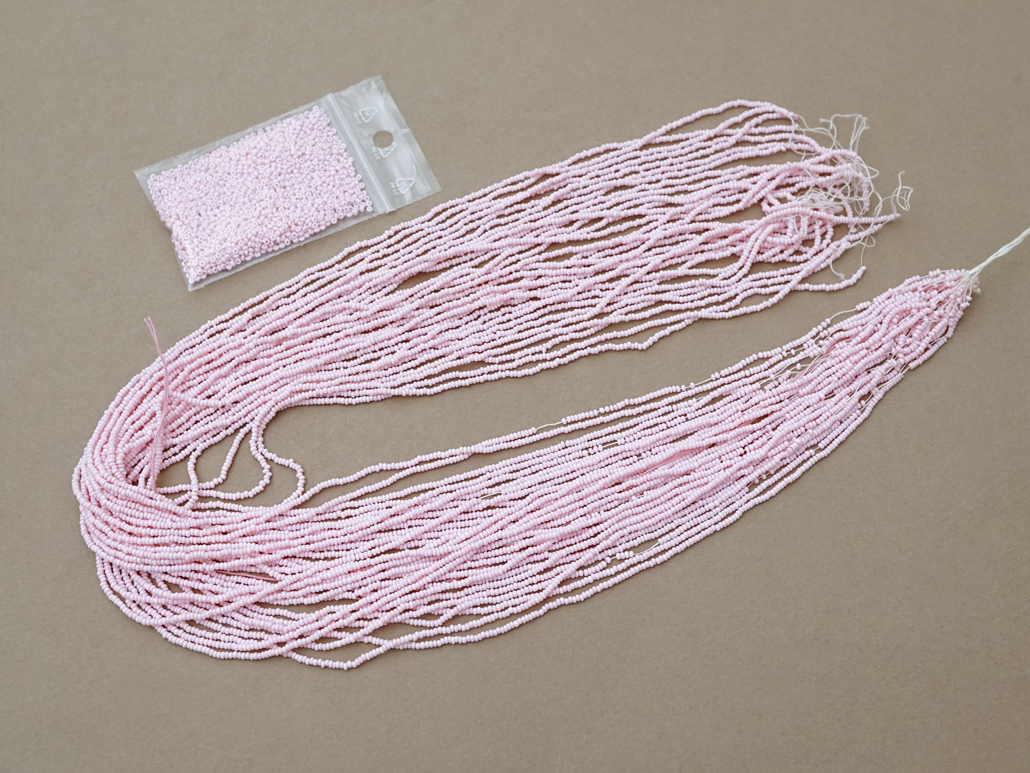 画像3: アンティーク シードビーズ ベビーピンク 1cm=10粒 74g キャビアビーズ マイクロビーズ (3)