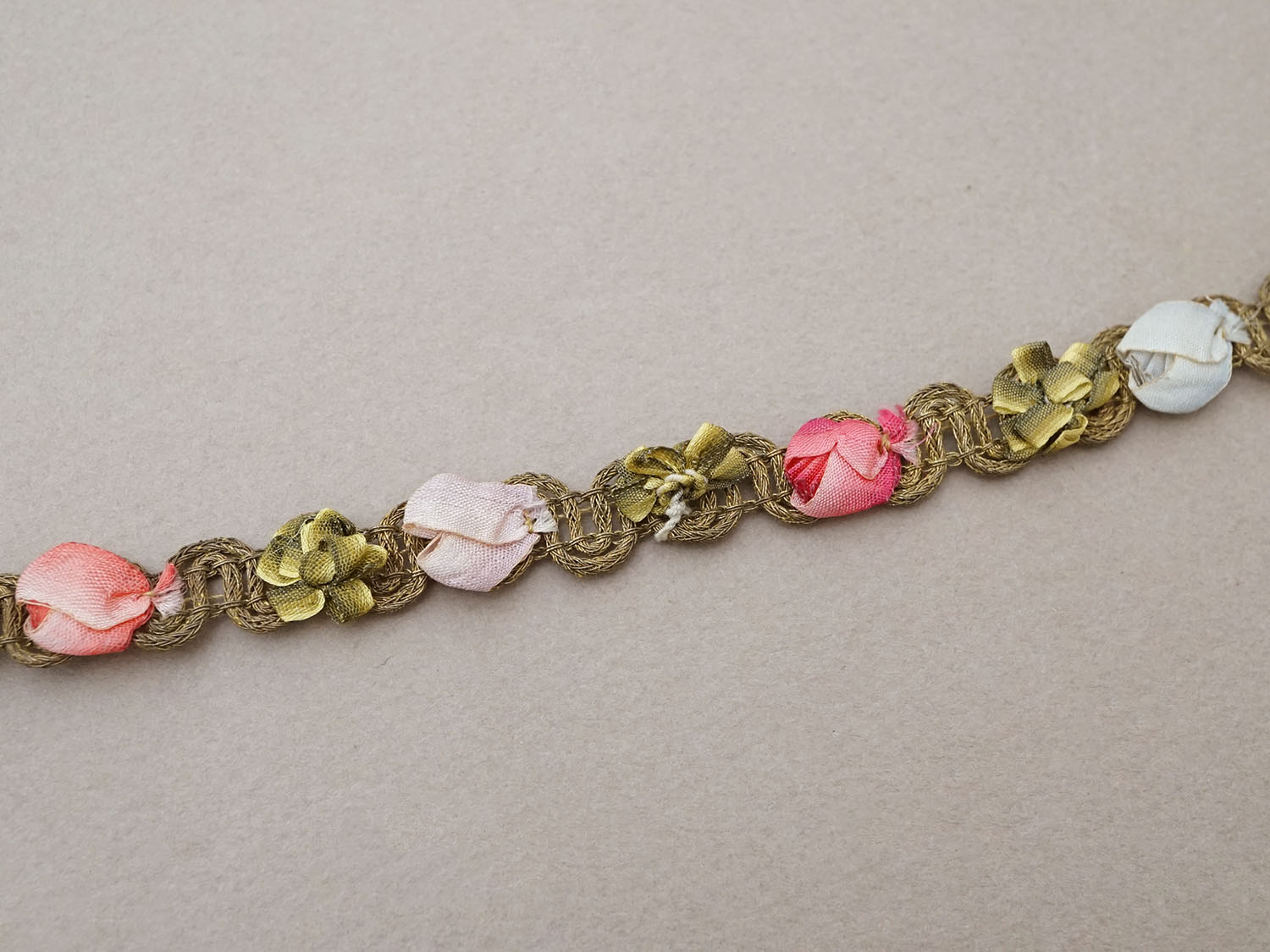 画像2: アンティーク 6色の大きな薔薇のロココトリム ロココリボン 1.2cm幅 (2)