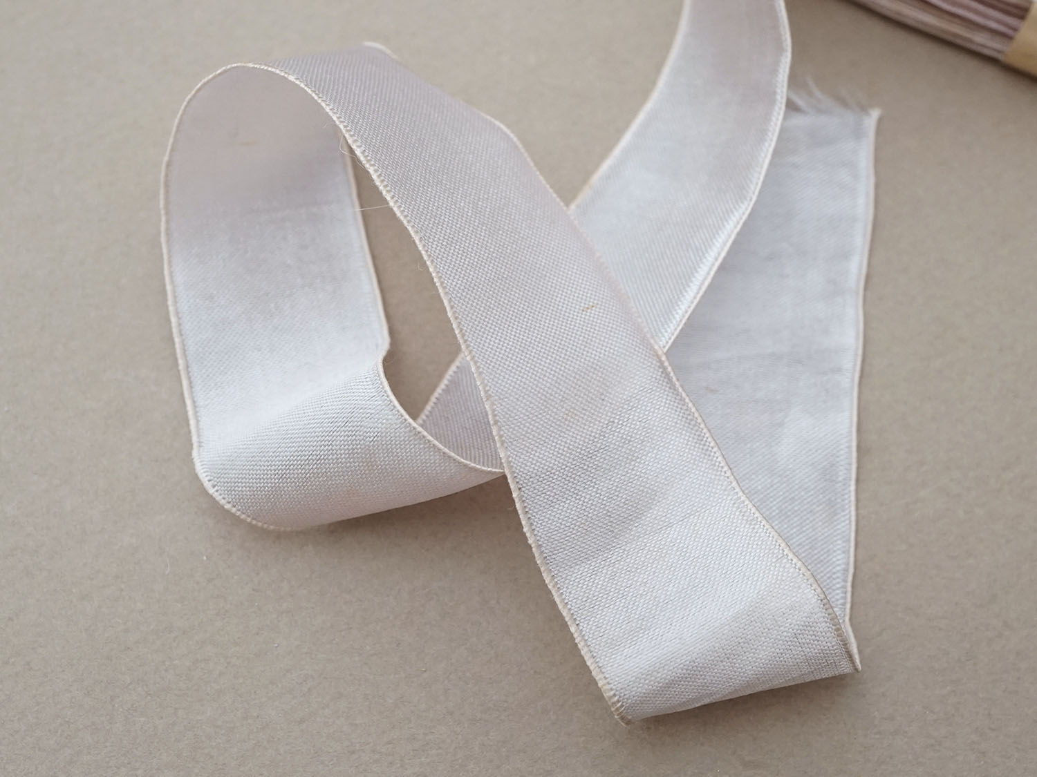 画像3: アンティーク オーガンジーのリボン パウダーパープル 10m  (3)