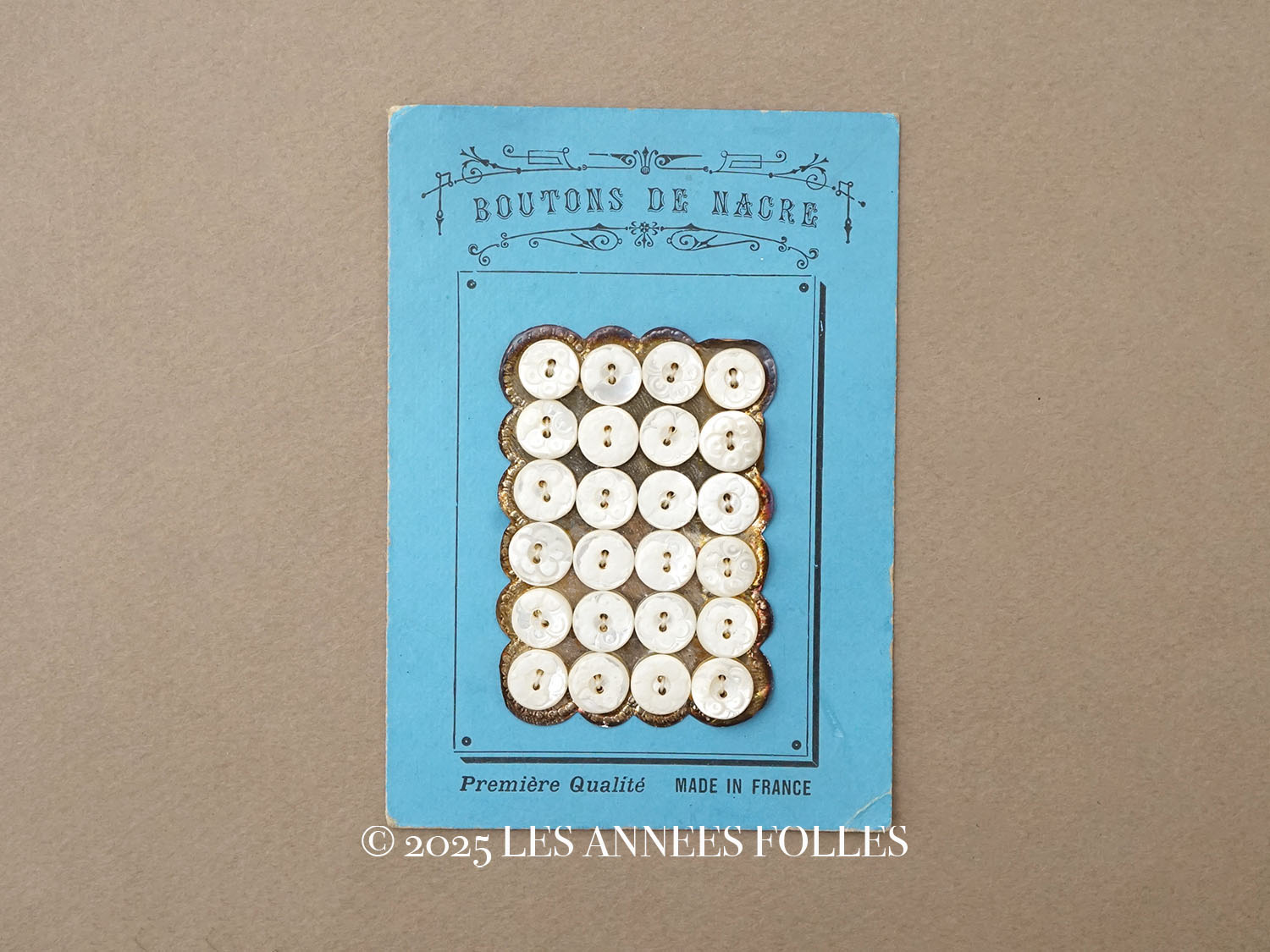 画像1: アンティーク 花模様 シェルボタン 8.5mm 24ピース  (1)