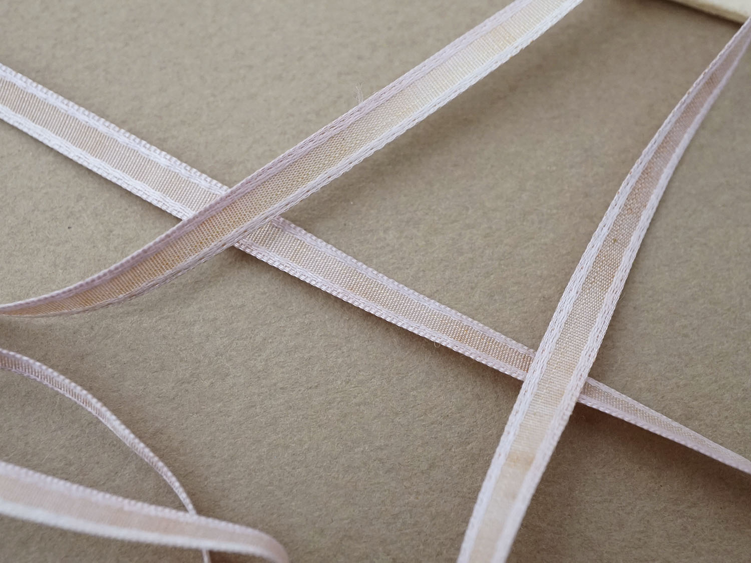 画像4: アンティーク 極細 シルクリボン 薄紫 4mm幅 (4)