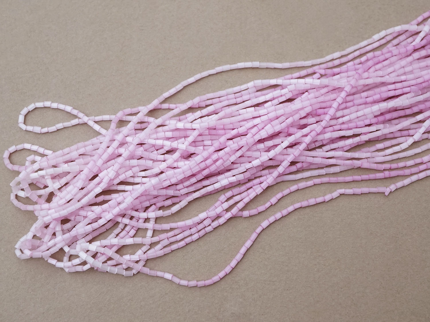 画像5: アンティーク ガラス製 サティネビーズ ライラック色 49〜51g (5)