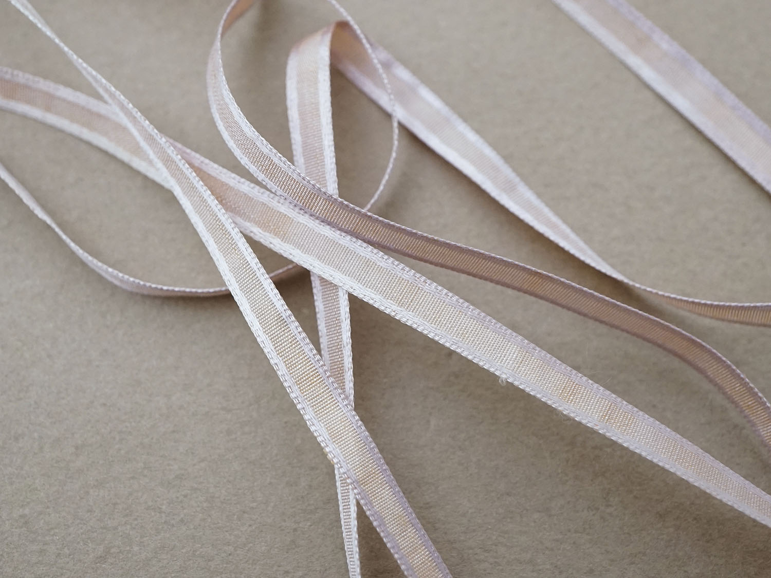 画像3: アンティーク 極細 シルクリボン 薄紫 4mm幅 (3)