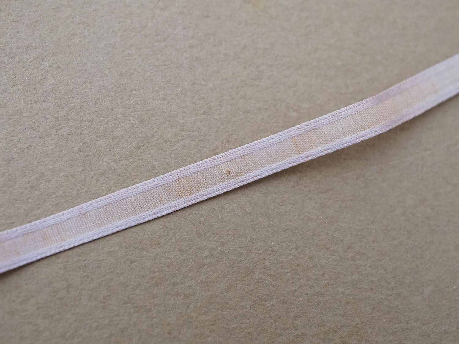 画像2: アンティーク 極細 シルクリボン 薄紫 4mm幅 (2)