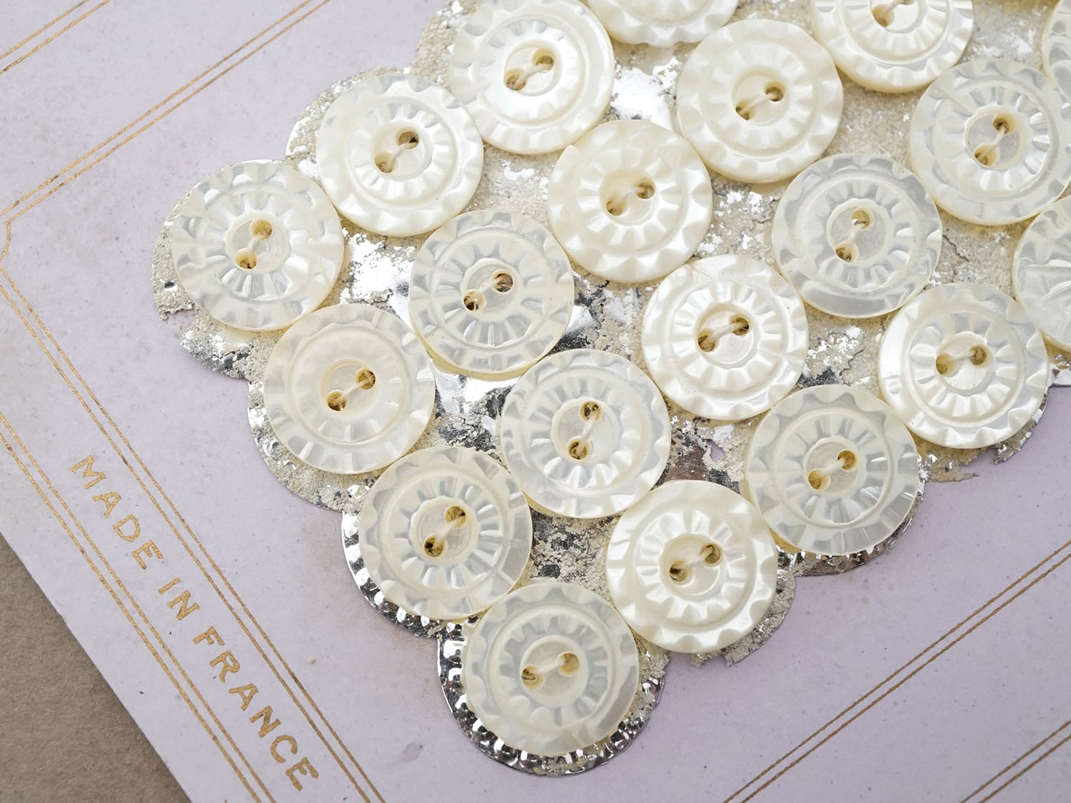 画像10: アンティーク カット入り シェルボタン 11mm 24ピース  (10)