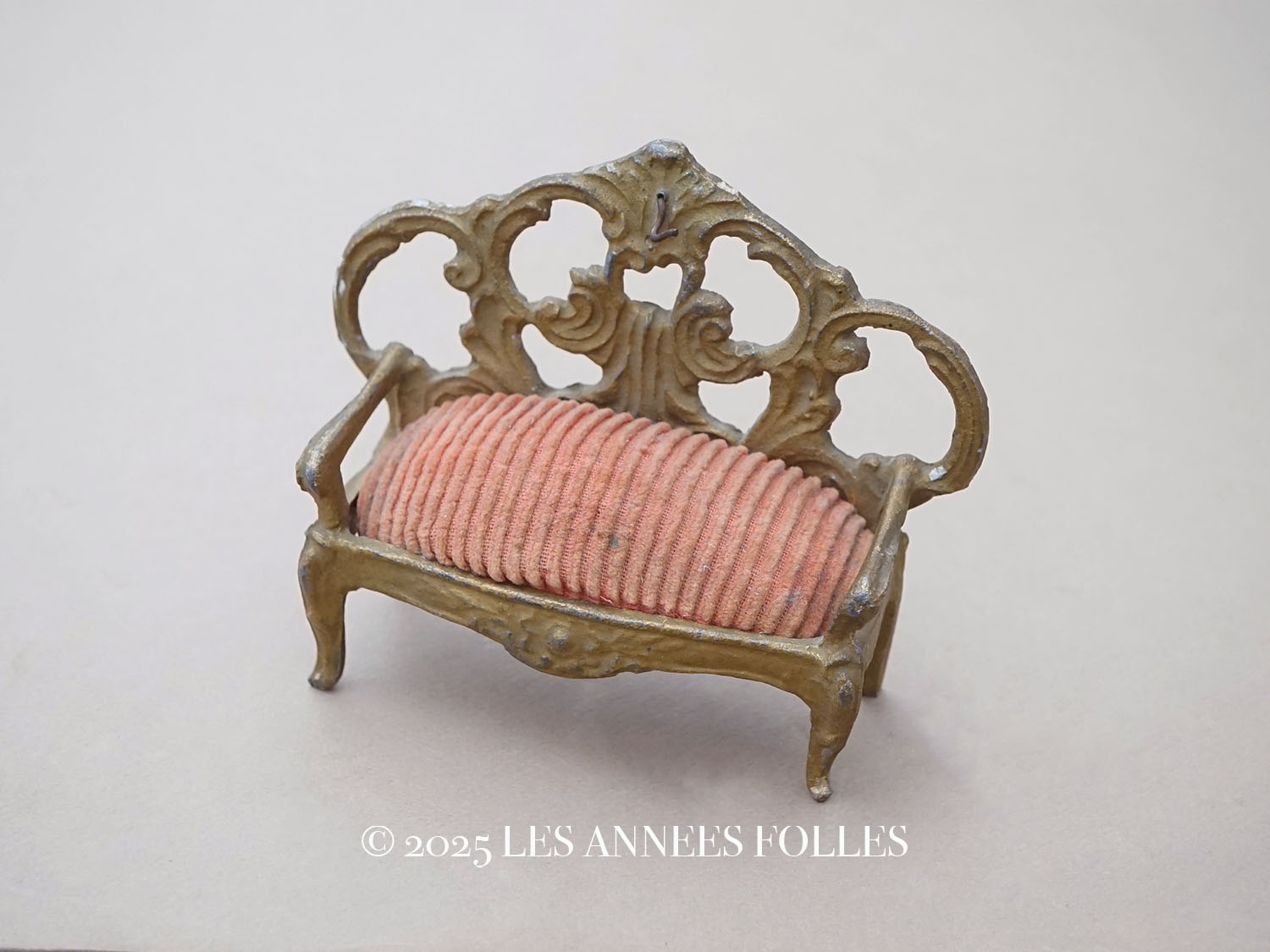 画像1: アンティーク ソファ型 ジュエリースタンド 懐中時計スタンド (1)