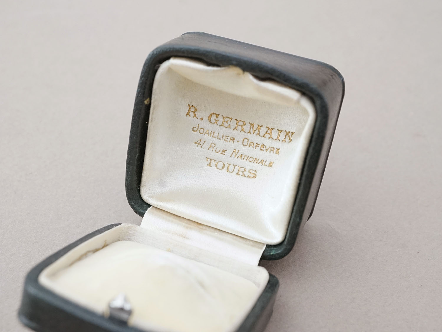 画像7: アンティーク 本革製 リングボックス 黒 ジュエリーボックス  (7)