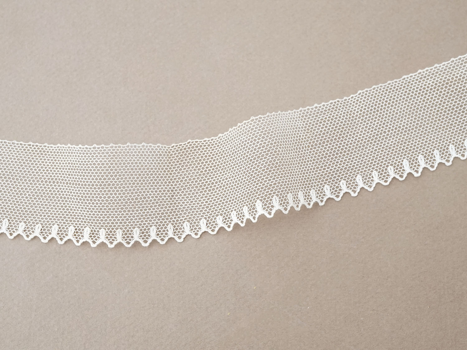 画像2: アンティーク スカラップ チュールレース 3.5cm幅 (2)