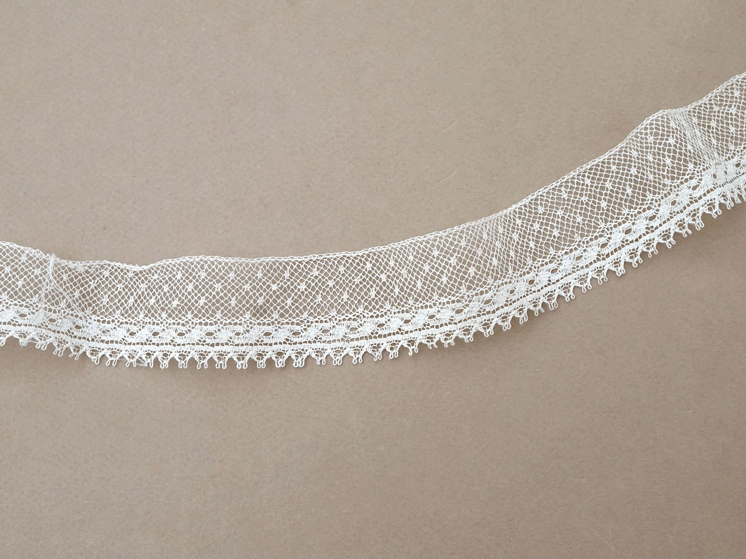 画像2: アンティーク ドット柄 スカラップ チュールレース 3.5cm幅 (2)