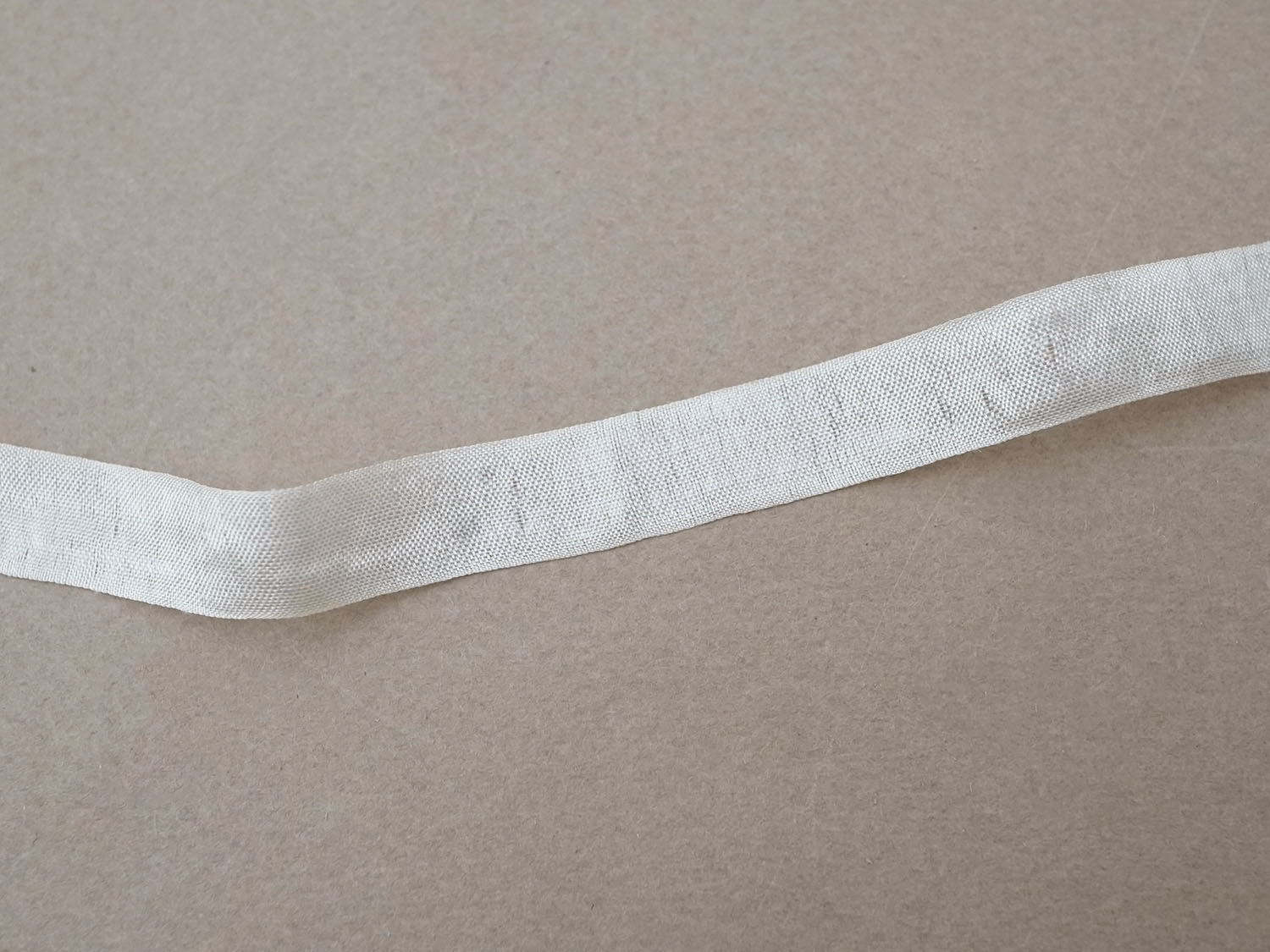 画像2: アンティーク シルクオーガンジーのリボン オフホワイト 9mm幅  (2)