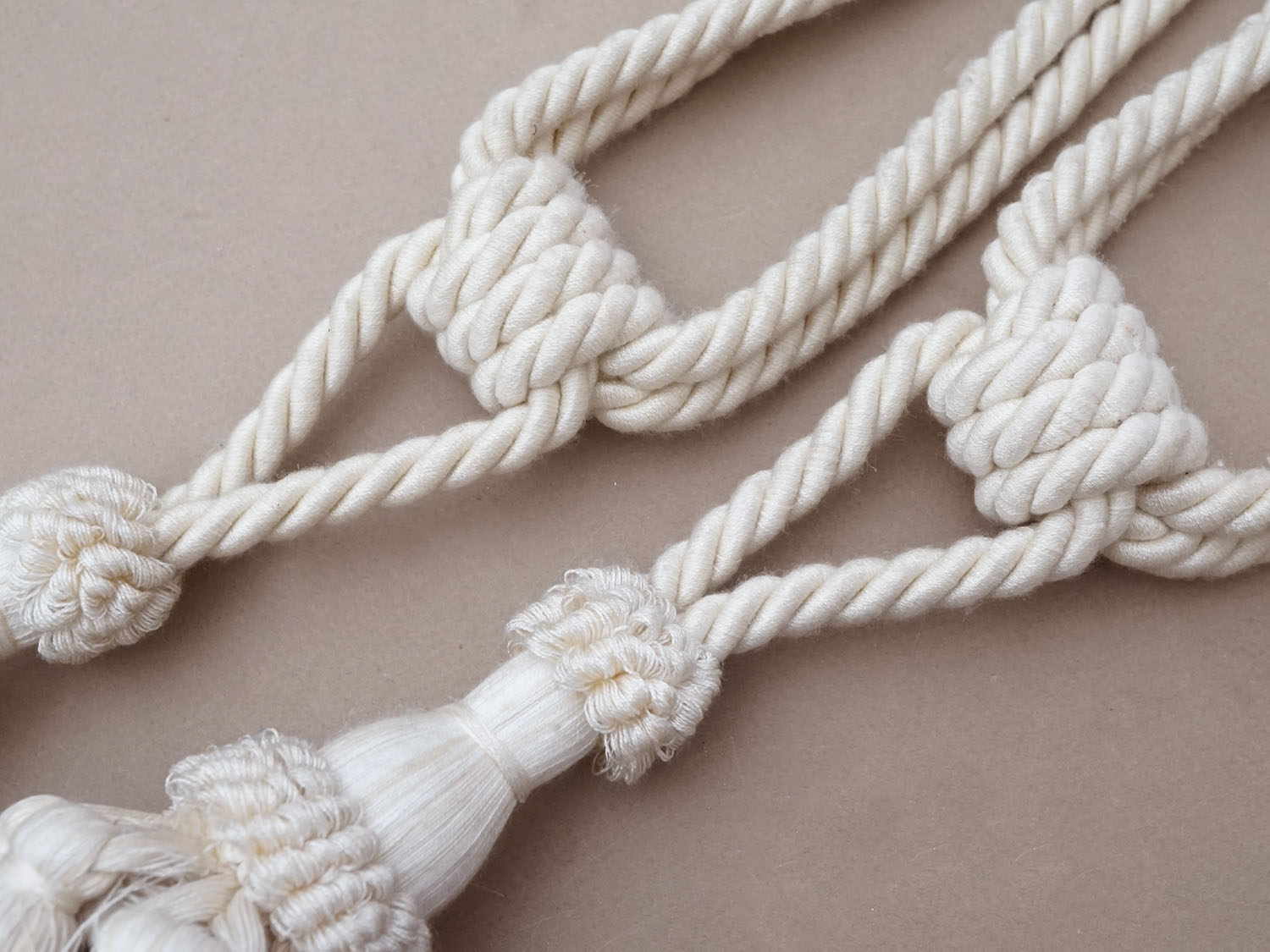 画像6: ＊蚤の市セット＊ 1900年頃 アンティーク タッセル 2点セット オフホワイト (6)