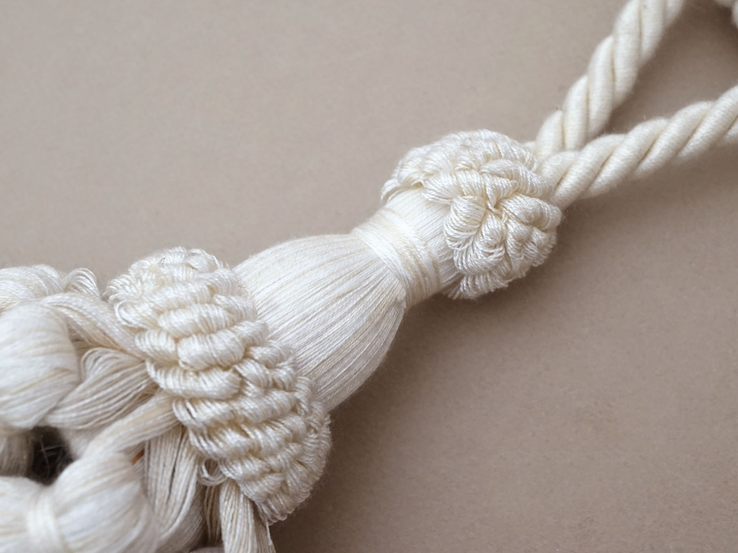 画像2: ＊蚤の市セット＊ 1900年頃 アンティーク タッセル 2点セット オフホワイト (2)