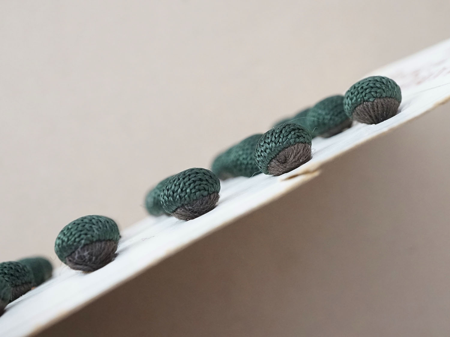 画像4: アンティーク シルク製 くるみボタン 11mm 24ピース 深緑 (4)