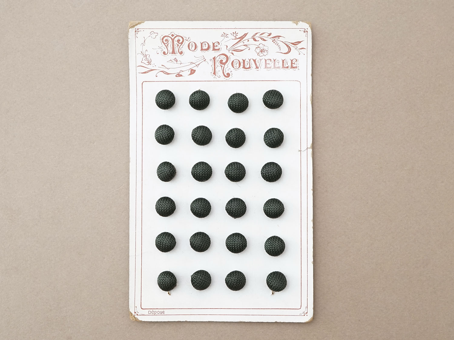 画像2: アンティーク シルク製 くるみボタン 11mm 24ピース 深緑 (2)