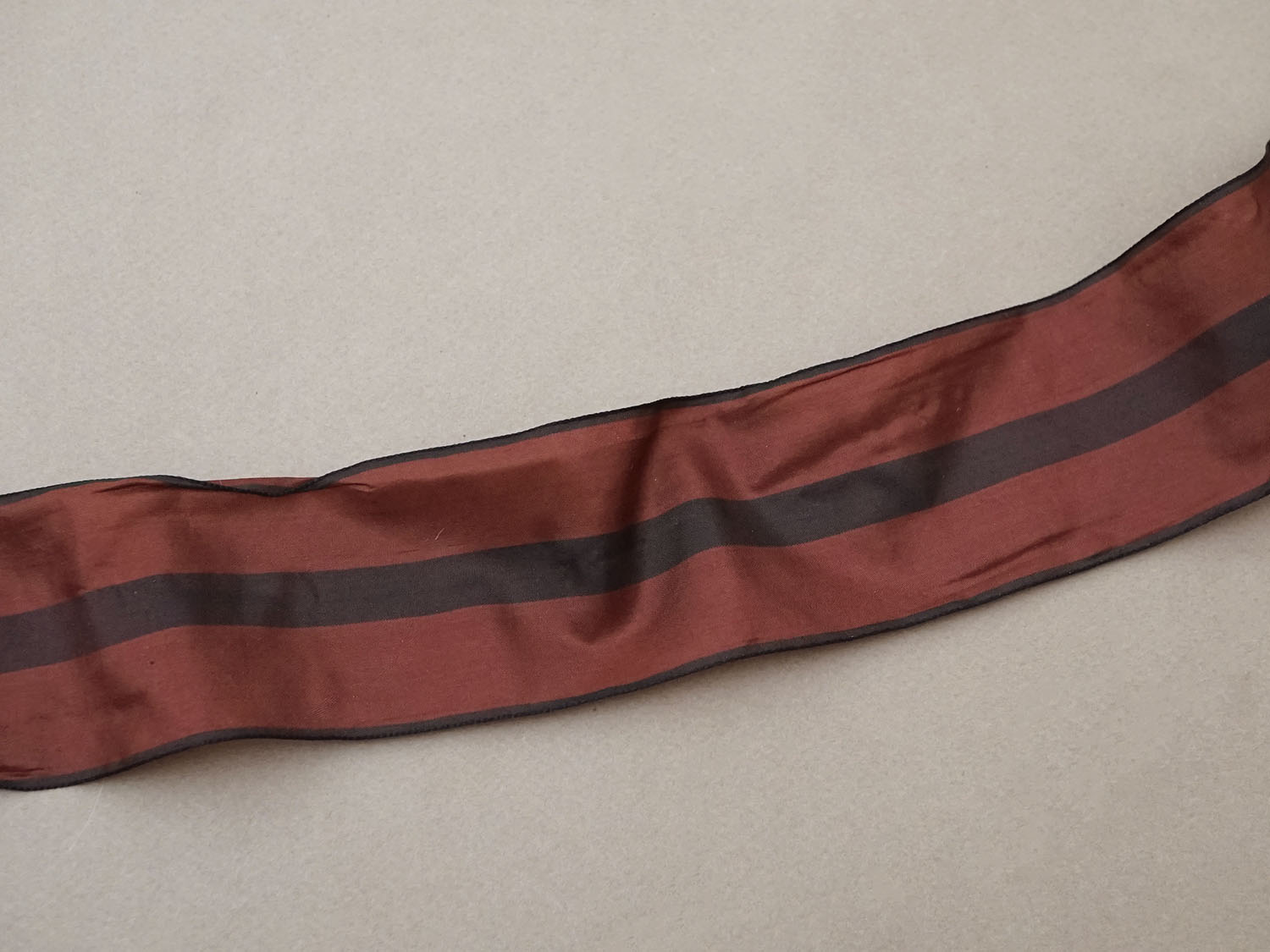 画像2: アンティーク シルク製  薄手のリボン ライン入り ブラウン＆ブラック シルクリボン  (2)