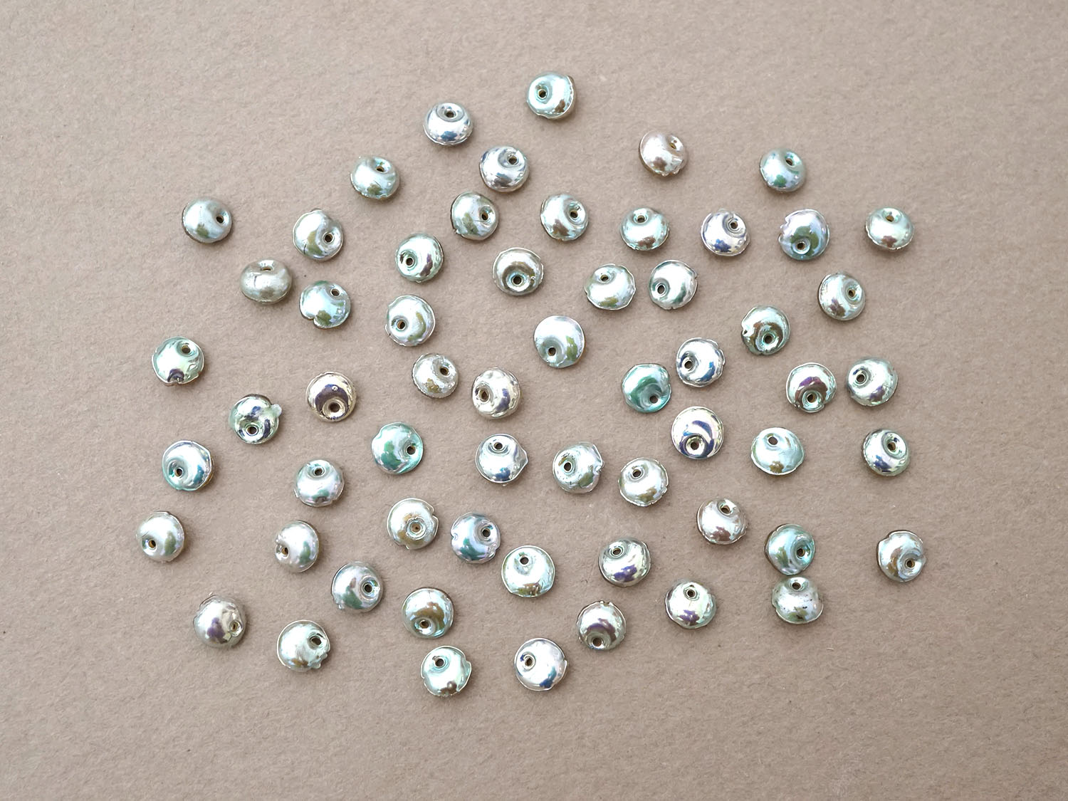 画像2: アンティーク ゼラチン製 スフレ スパンコール 60ピースのセット 約5mm ブルー・グリーン ラウンド型 (2)