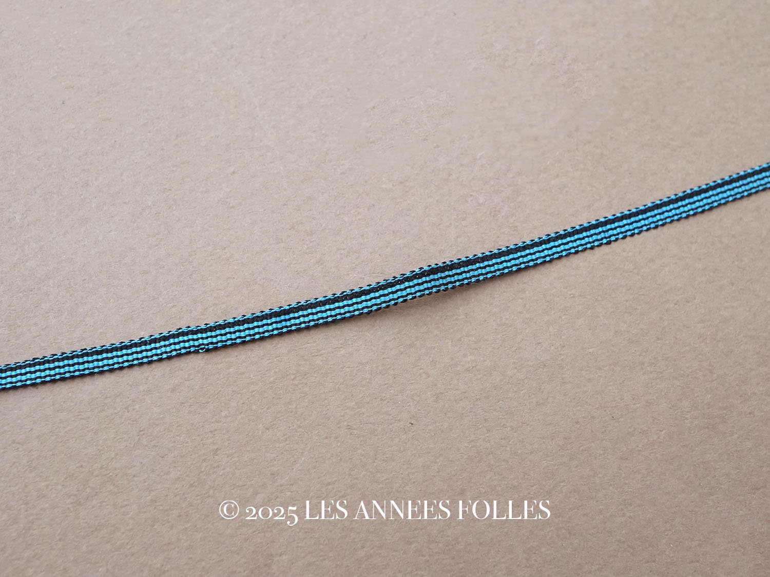 画像1: 未使用 アンティーク 極細3mm シルク製 リボン ストライプ ブルー＆ブラック  (1)