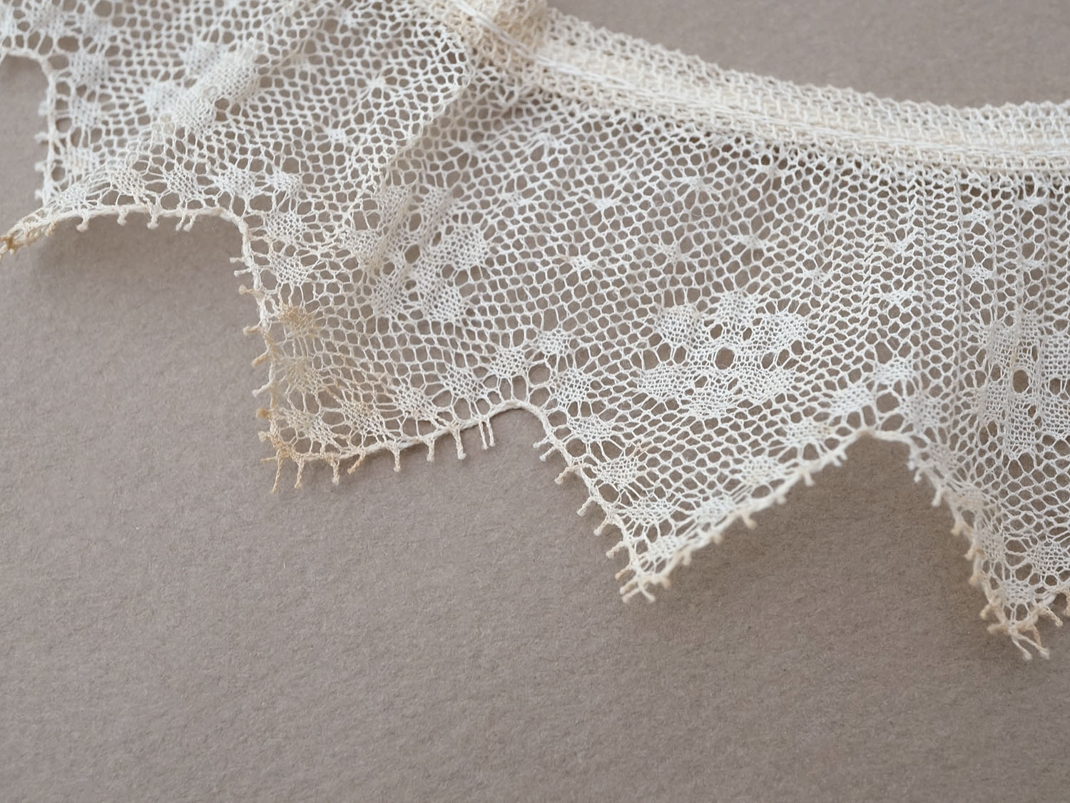 画像7: アンティーク プリーツレース 花模様 オフホワイト 75cm (7)