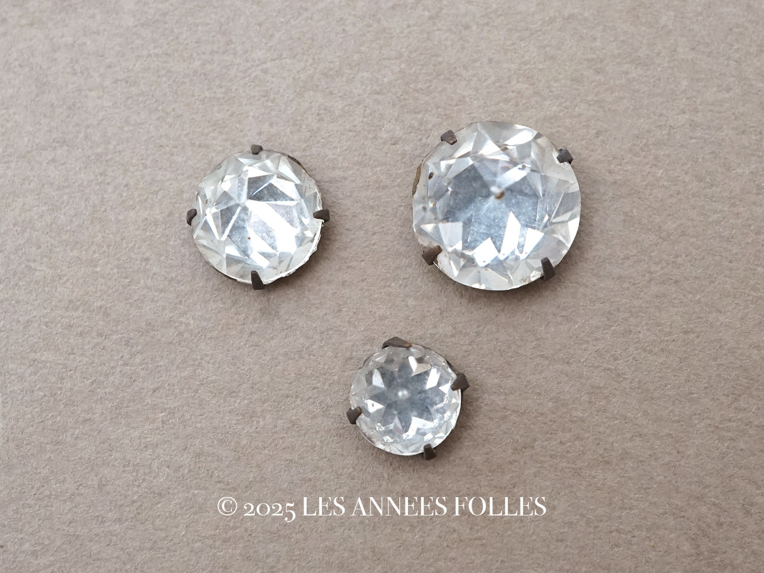 画像1: 19世紀末 アンティーク クリア グラスストーン 3ピースのセット ラインストーン (1)