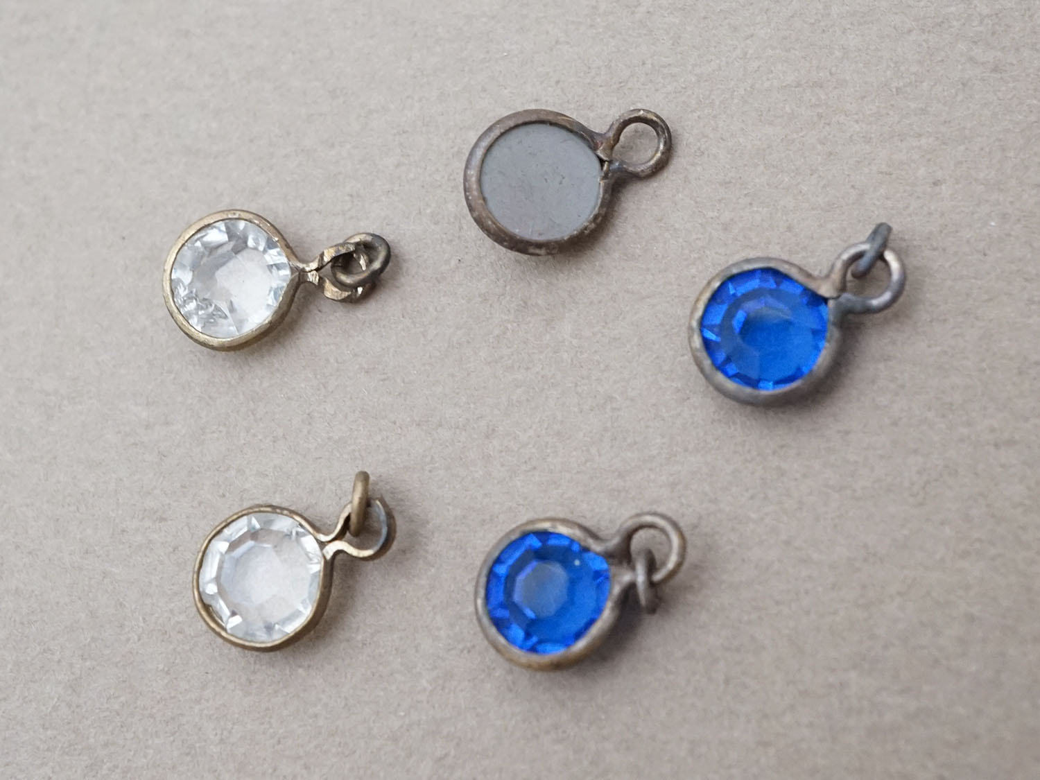 画像2: 19世紀末 アンティーク ラインストーン 5ピースのセット 8mm  (2)