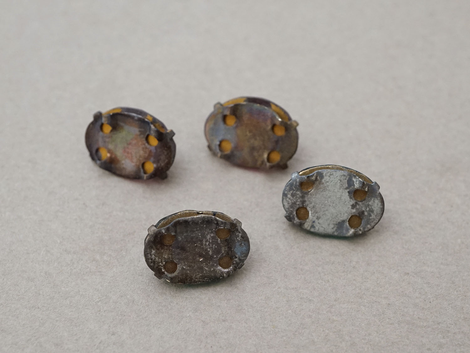 画像4: 19世紀末 アンティーク グラスストーン 4ピースのセット ラインストーン (4)