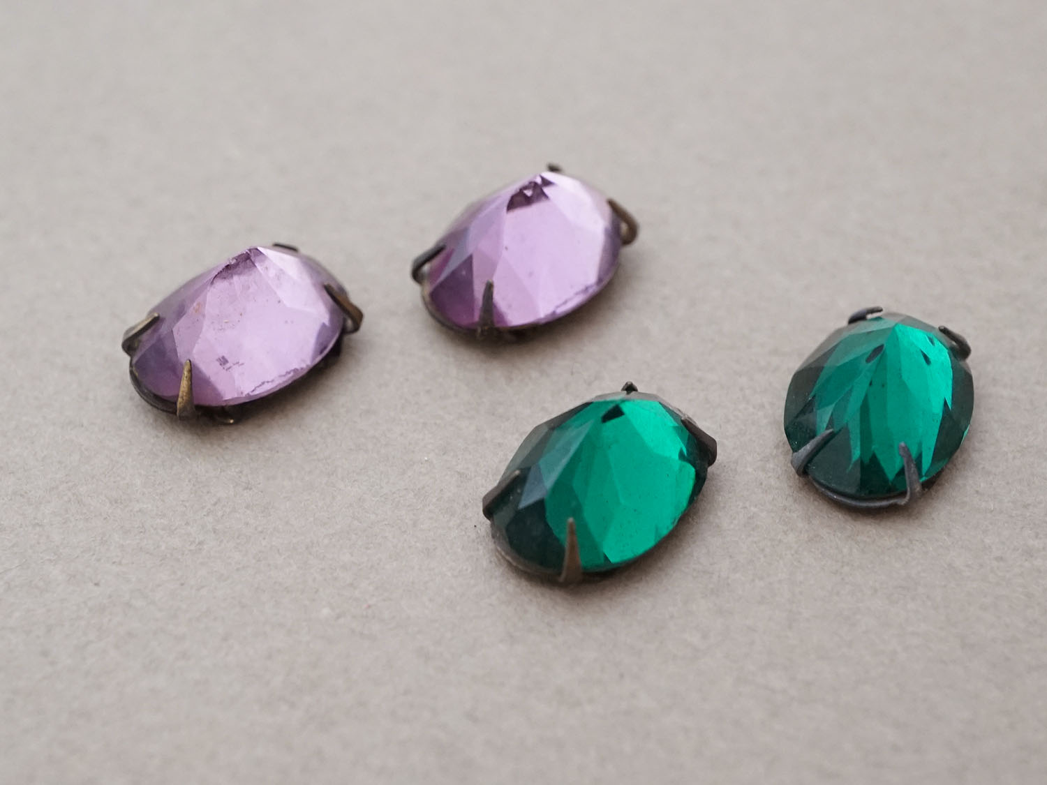 画像2: 19世紀末 アンティーク グラスストーン 4ピースのセット ラインストーン (2)