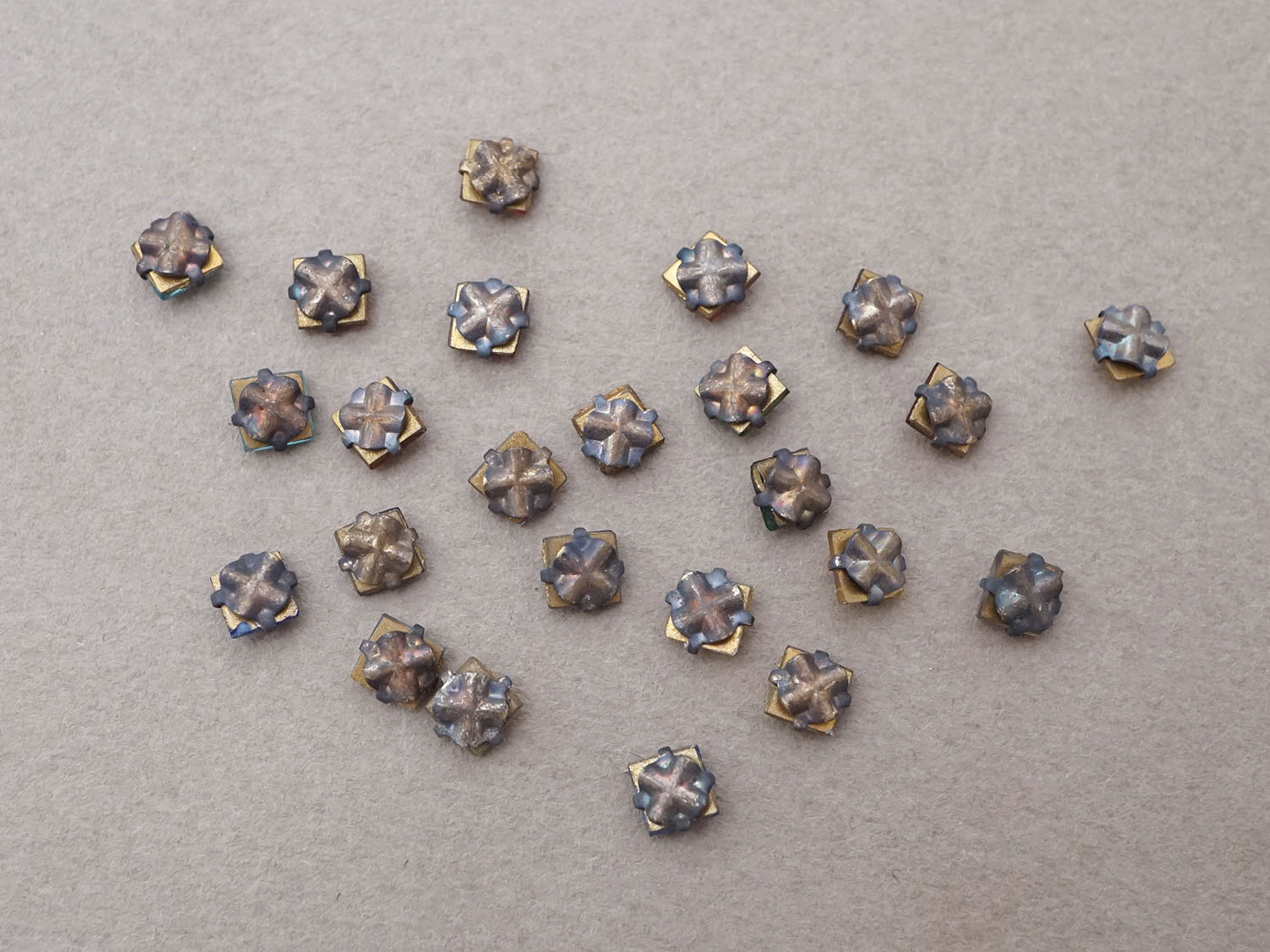 画像6: 19世紀末 アンティーク ラインストーン 5mm 24ピースのセット グラスストーン (6)