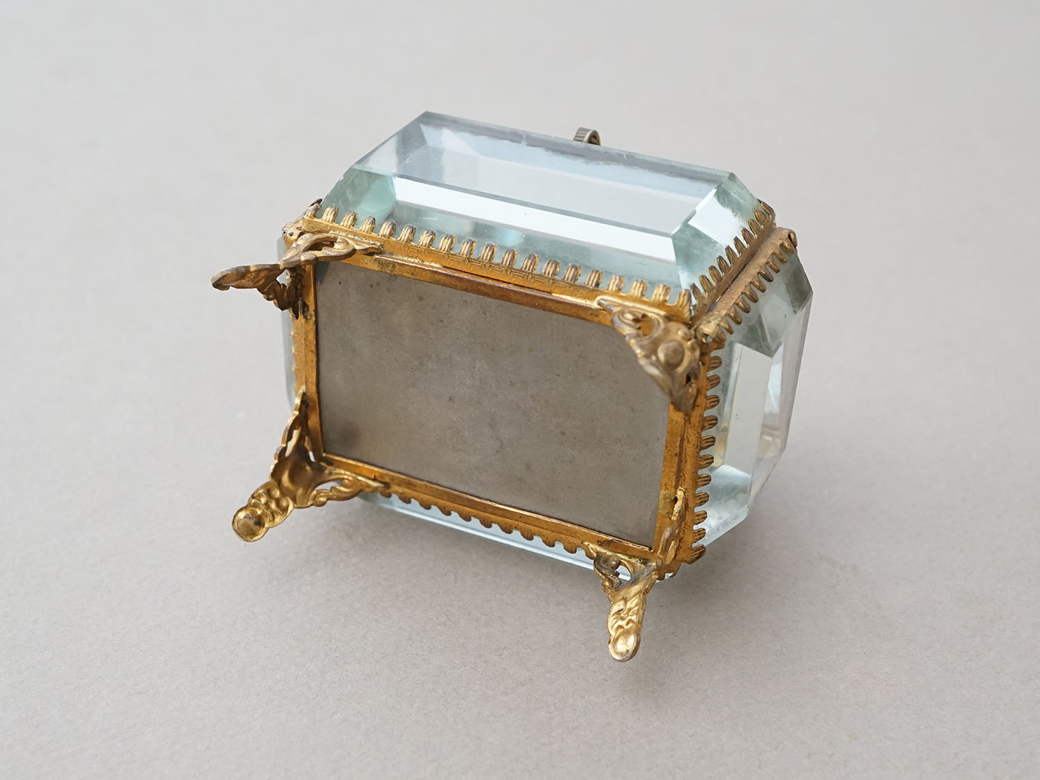 画像4: アンティーク ジュエリーボックス グレイッシュブルーのシルククッション  (4)