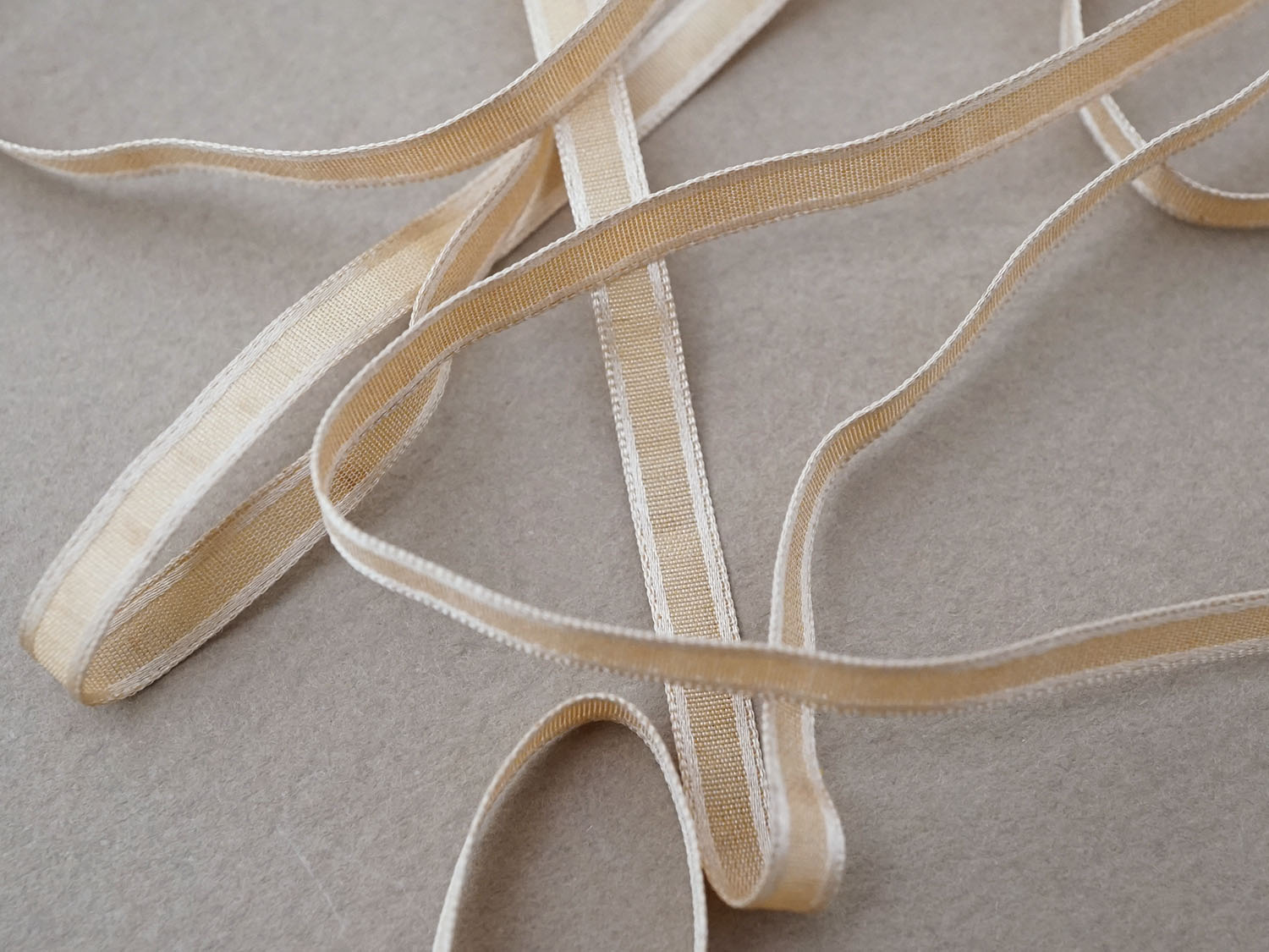 画像5: アンティーク 極細 シルクリボン ベージュ 4mm幅 (5)