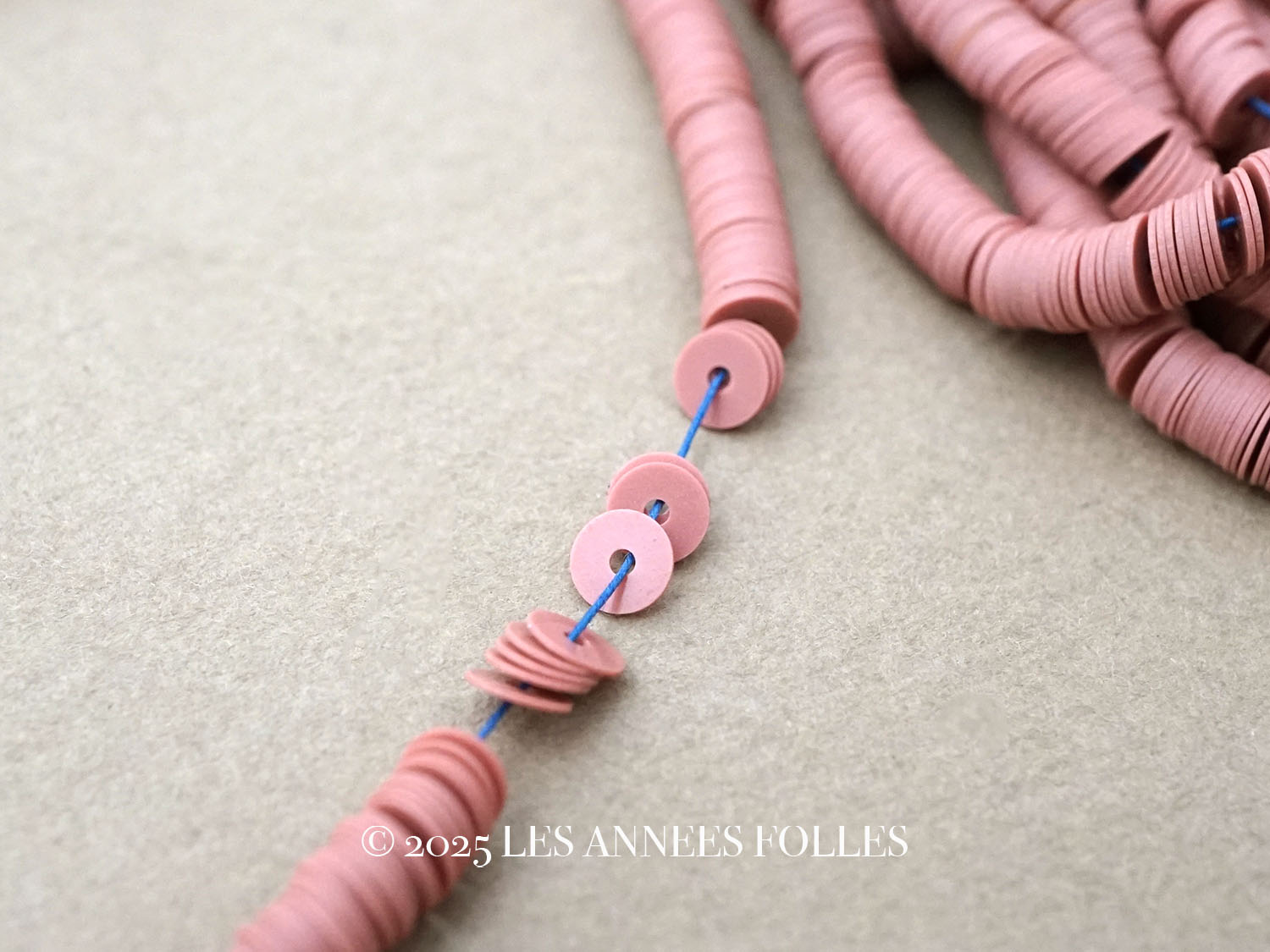 画像1: アンティーク スパンコール グレイッシュピンク 4mm  (1)