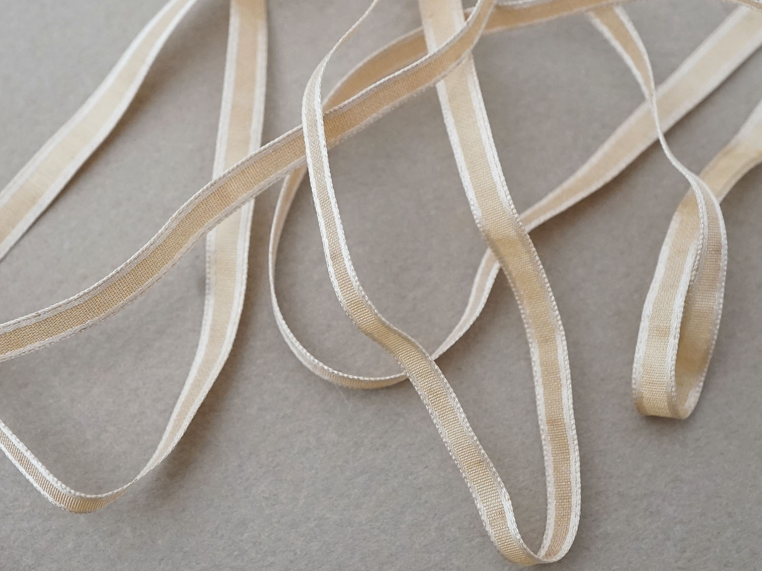 画像4: アンティーク 極細 シルクリボン ベージュ 4mm幅 (4)