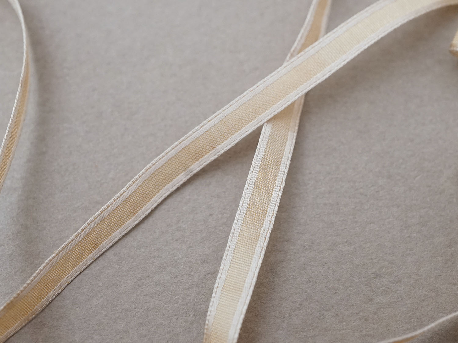 画像3: アンティーク 極細 シルクリボン ベージュ 4mm幅 (3)