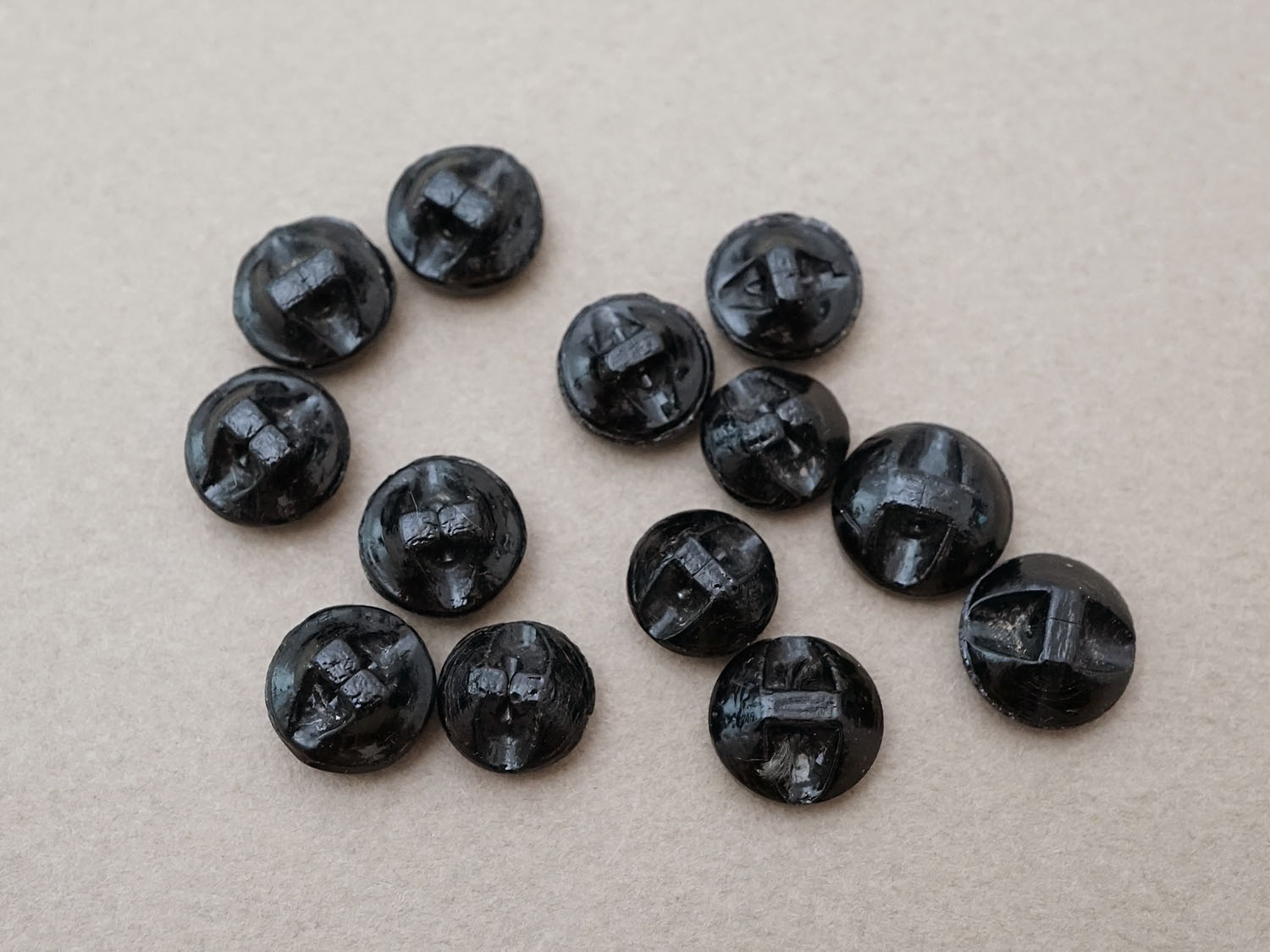 画像5: *蚤の市セット*アンティーク フレンチジェットのボタン 13ピースのセット (5)