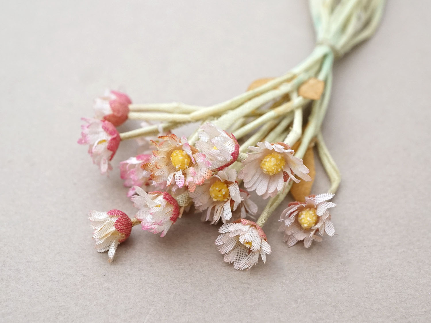 画像4: アンティーク デイジーの布花 16輪のセット (4)